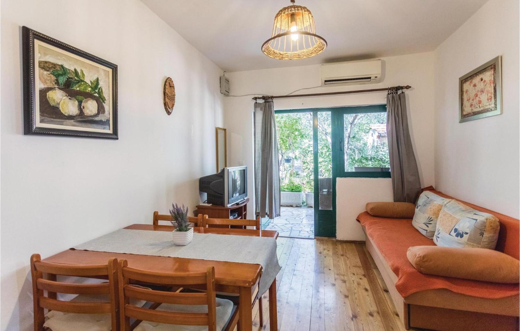 One-Bedroom Apartment in Klek Buitenkant foto