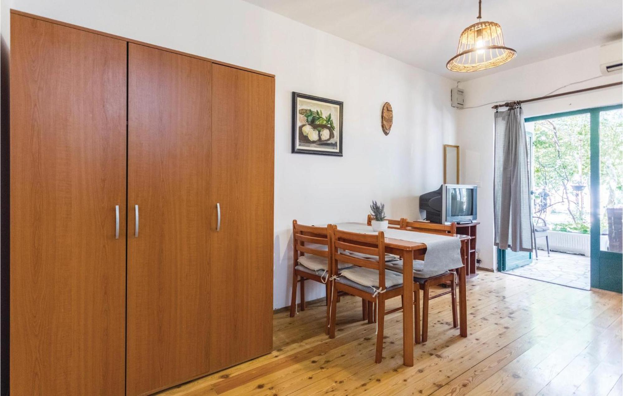 One-Bedroom Apartment in Klek Buitenkant foto